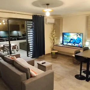 F2 A Skynui, Piscine De 25m Et Vue Appartement